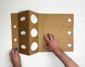 Three-bottle insert folded along its perforated scores