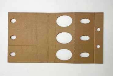Flat three-bottle HEXPAND insert with score locations